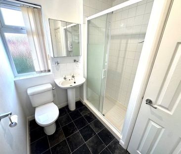 Portsmouth Road, Woolston - Photo 3