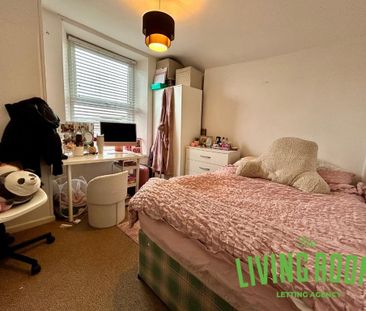 3 bedroom flat to rent - Photo 6