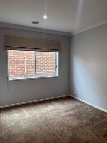 Modern Coastal Living in the Heart of Torquay! - Photo 3