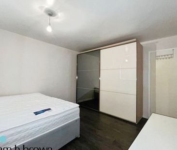 Kingston Hill Avenue, ROMFORD - Photo 2