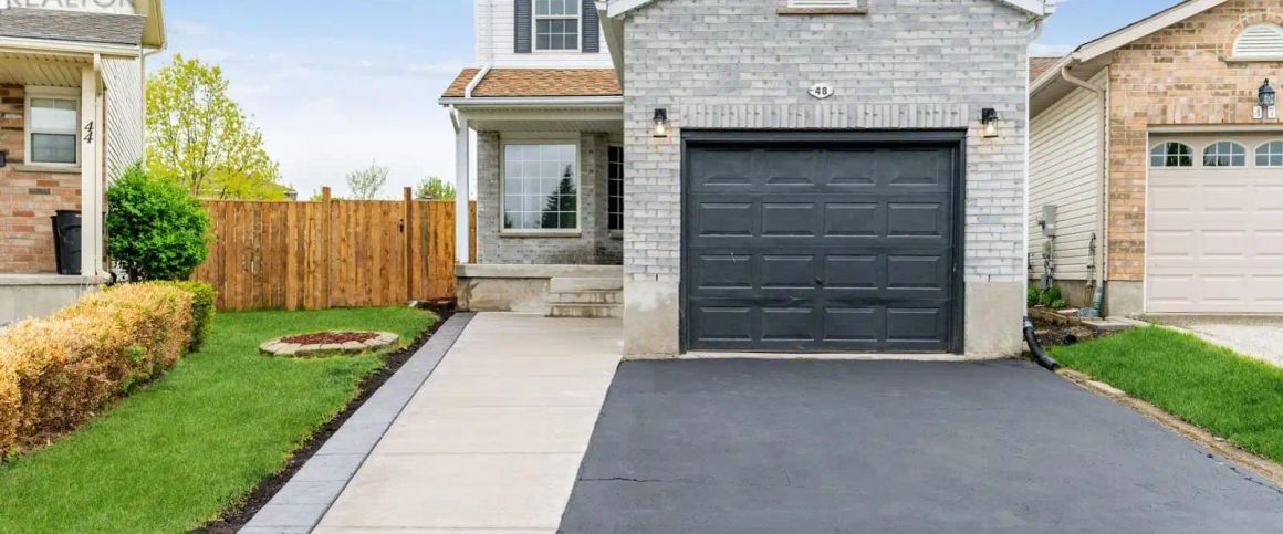 UPPER - 48 WHITE SANDS COURT — 3 Bedroom - Photo 1