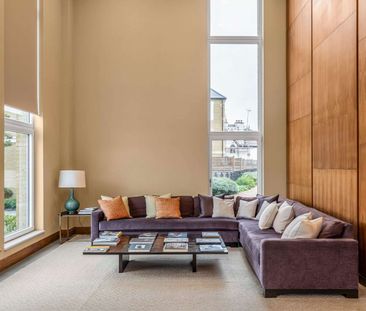 A luxury three bedroom apartment with riverside views. - Photo 2