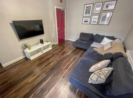 6 bedroom terraced house to rent - Photo 2