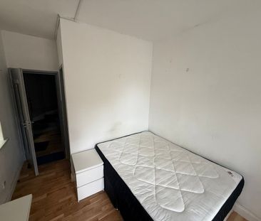 Room in a Shared House, Chiswick High Road, W4 - Photo 3