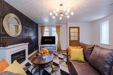 4 Bed Semi-Detached House, Ward Street, M40 - Photo 3