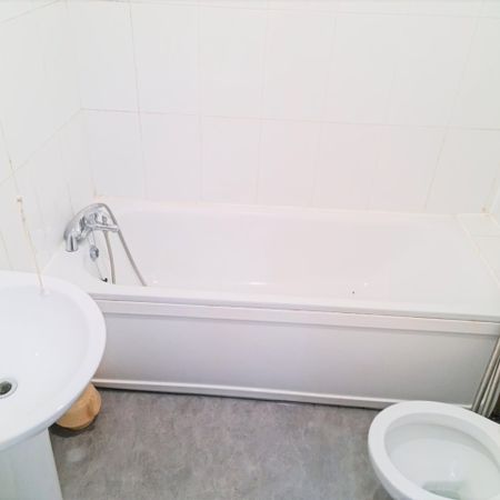 Room in a Shared House, Lansdowne Road, IG3 - Photo 4