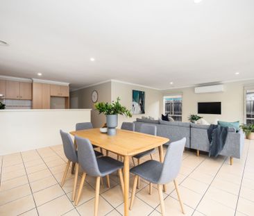 Well appointed and versatile three bedroom residence in quiet and c... - Photo 3