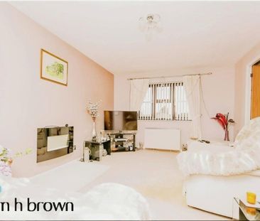 California Close - Photo 5