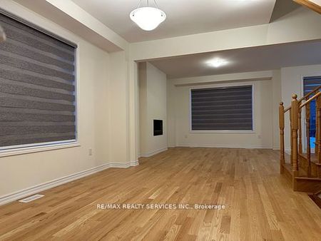 Detached Home For Lease | S8132616 - Photo 2