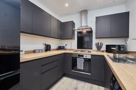 4 Bed Semi-Detached House, Salisbury Grove, LS12 - Photo 4