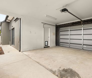 Low Maintenance & Convenient Location - Photo 5