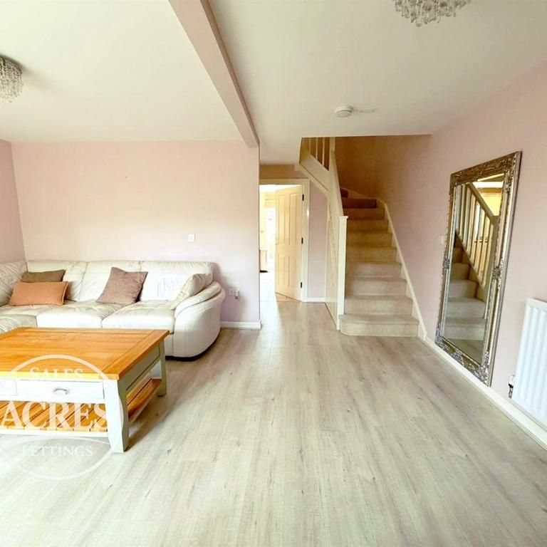 4 bedroom end of terrace house to rent - Photo 1