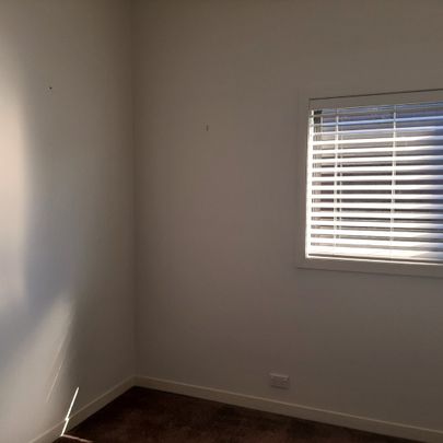 Lovely Townhouse in Point England - Photo 1