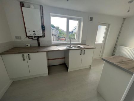 2 bedroom terraced house to rent - Photo 3