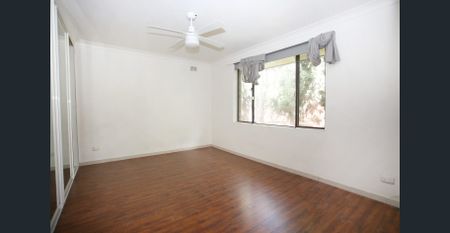 Modern styled 2 bedroom apartment with lock-up garage - Photo 2