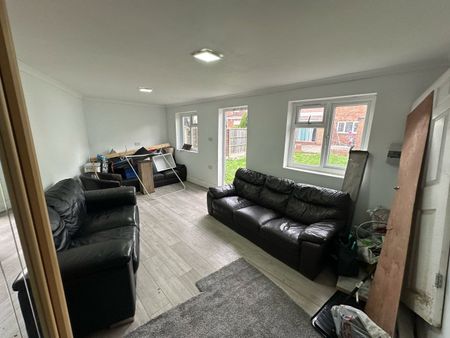 3 Bed Semi-Detached House, Stechford Road, B34 - Photo 4