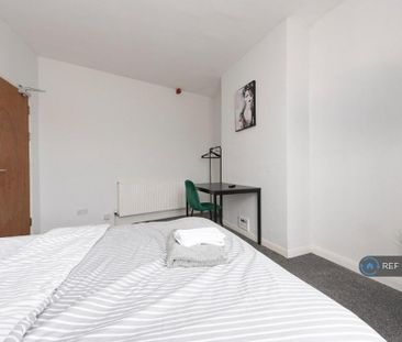 1 bedroom in a flat share to rent - Photo 2