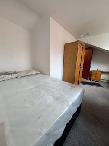 Room in a Shared House, Burley Road, LS4 - Photo 5