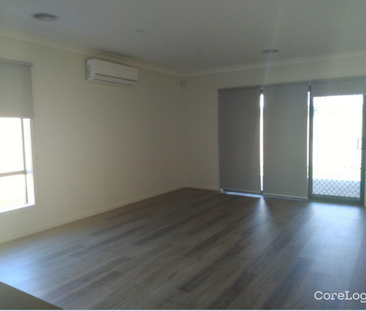 Close proximity to parklands, schools and shopping! - Photo 4