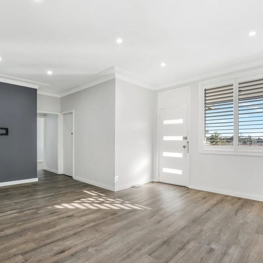 LIVING AT ITS BEST – SPACIOUS FAMILY HOME IN PRIME GREYSTANES LOCATION - Photo 1