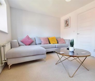 4 bedroom semi-detached house to rent - Photo 2