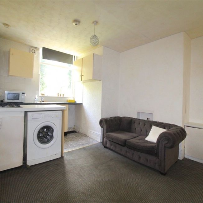 1 Bedroom Terraced Available Arranging tenancy - Photo 1