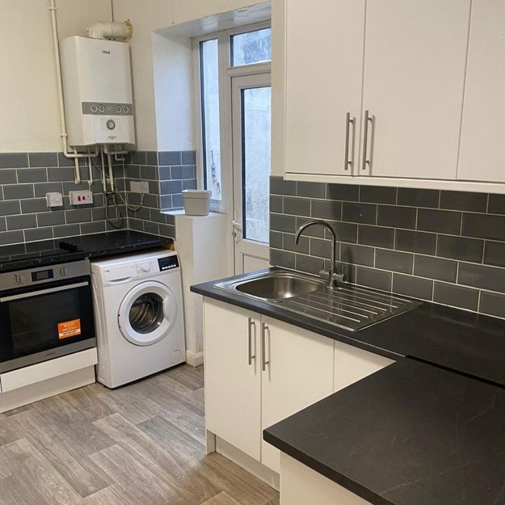 1 Bed Flat, Seymour Road, BS5 - Photo 1