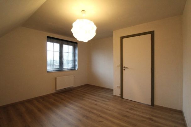 Halfopen nieuwbouwwoning met garage - Foto 1