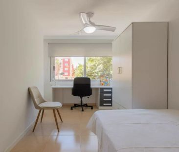 Single Bed in Rooms for rent in 5-bedroom apartment in Albors - Photo 2