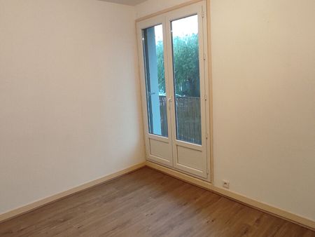 Appartement - 70 m² - Argenton-sur-Creuse - Photo 3