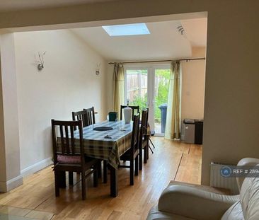 4 bedroom semi-detached house to rent - Photo 4