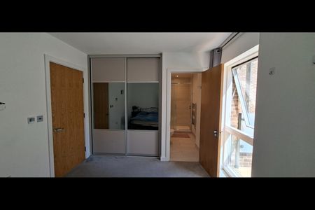 3 Bed Flat, Lismore Boulevard, NW9 - Photo 5