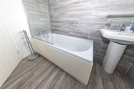 3 bedroom semi-detached house to rent - Photo 4