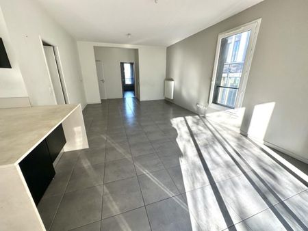 Location Appartement 8 pièces 82m² BORDEAUX 33800 - Photo 3