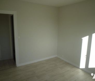 Loue Appartement à Rezé Pont Rousseau T2 rdc - cave et parking exté... - Photo 2