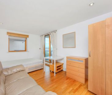 3 Bed Flat, Nova Building, E14 - Photo 4