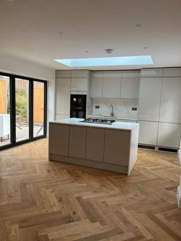 4 bedroom end of terrace house to rent - Photo 5
