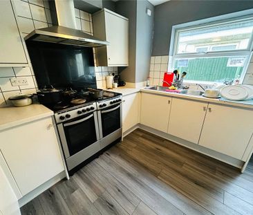 Maybury Road, Woking, Surrey, GU21 5JR - Photo 3