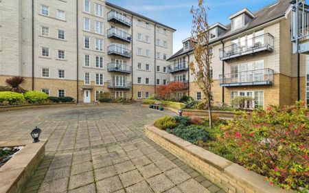 A simply superb two bedroom apartment set in one of the best locations on the Marina with amazing balcony views and an allocated undercroft parking space. Call NOW to book your viewing! - Photo 3