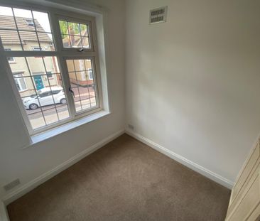 3 bedroom house - semi-detached to rent - Photo 3