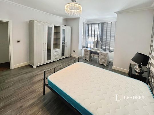 1 bedroom in a house share to rent - Photo 1