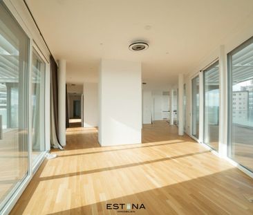 Lichtdurchflutete Dachgeschosswohnung mit beeindruckendem Panoramab... - Photo 4