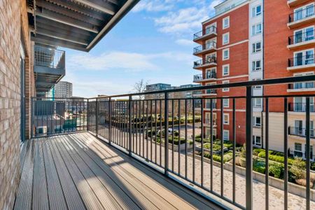 Fairbank House, Beaufort Park, NW9 - Photo 4