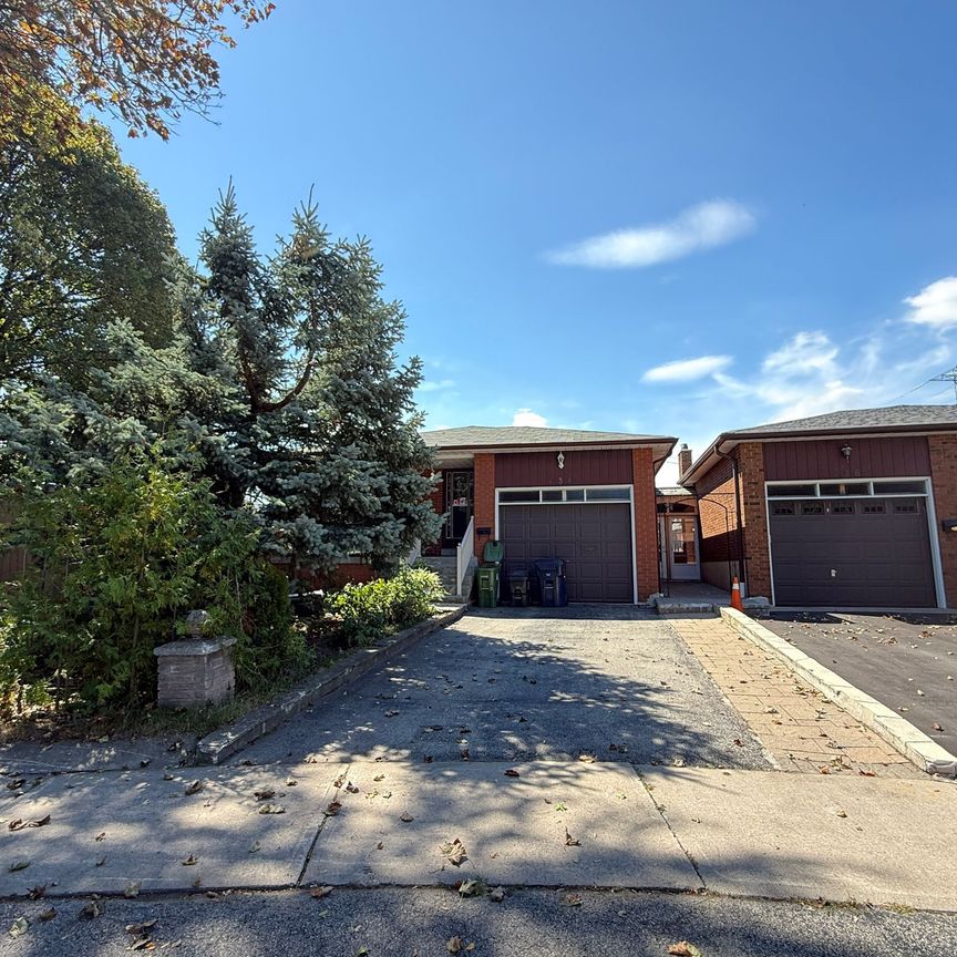 For Lease - 34 Iangrove Terrace Unit# Main Floor, Toronto, Ontario - Photo 1