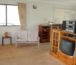 Charming Family Home in Tranquil Heatley Cul de Sac - Photo 2