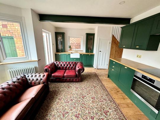 3 bedroom semi-detached house to rent - Photo 1