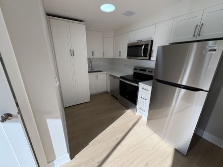 For Lease - 31 Huron Heights Drive, Newmarket, Ontario - Photo 4