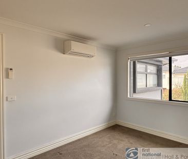 Modern fittings and fixture - Photo 1