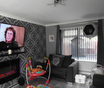 2 bedroom semi-detached house to rent - Photo 5