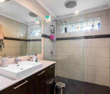 Stylish 2 bedroom - Photo 6